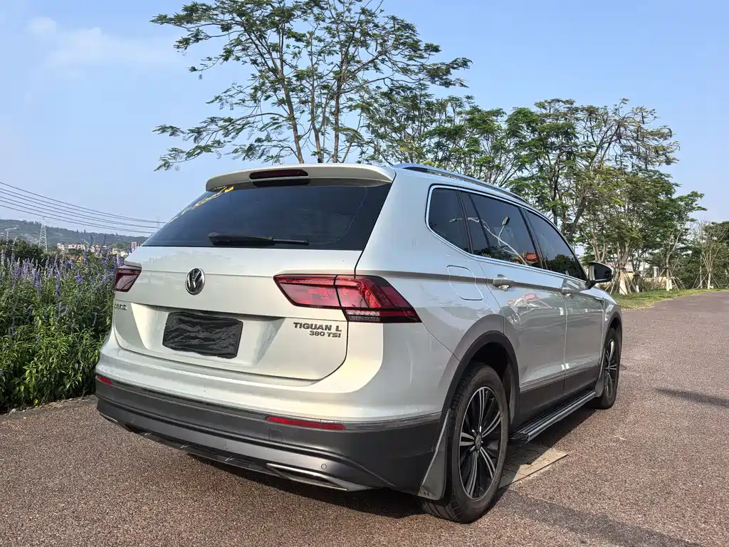 Volkswagen Tiguan L 2017 — фото 6