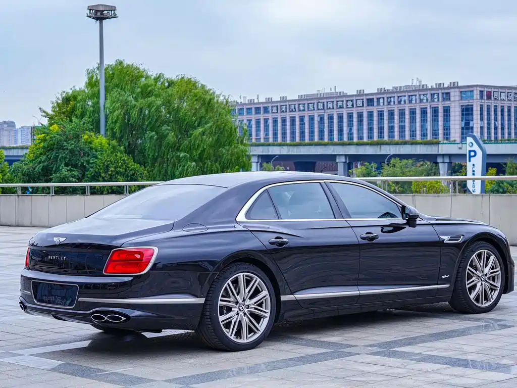 Bentley Flying Spur PHEV 2023 — фото 4