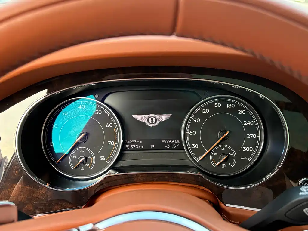 Bentley Bentayga 2018 — фото 12
