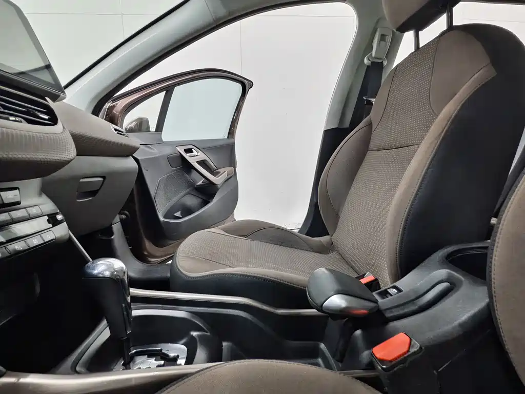 Peugeot 2008 2014 — фото 12
