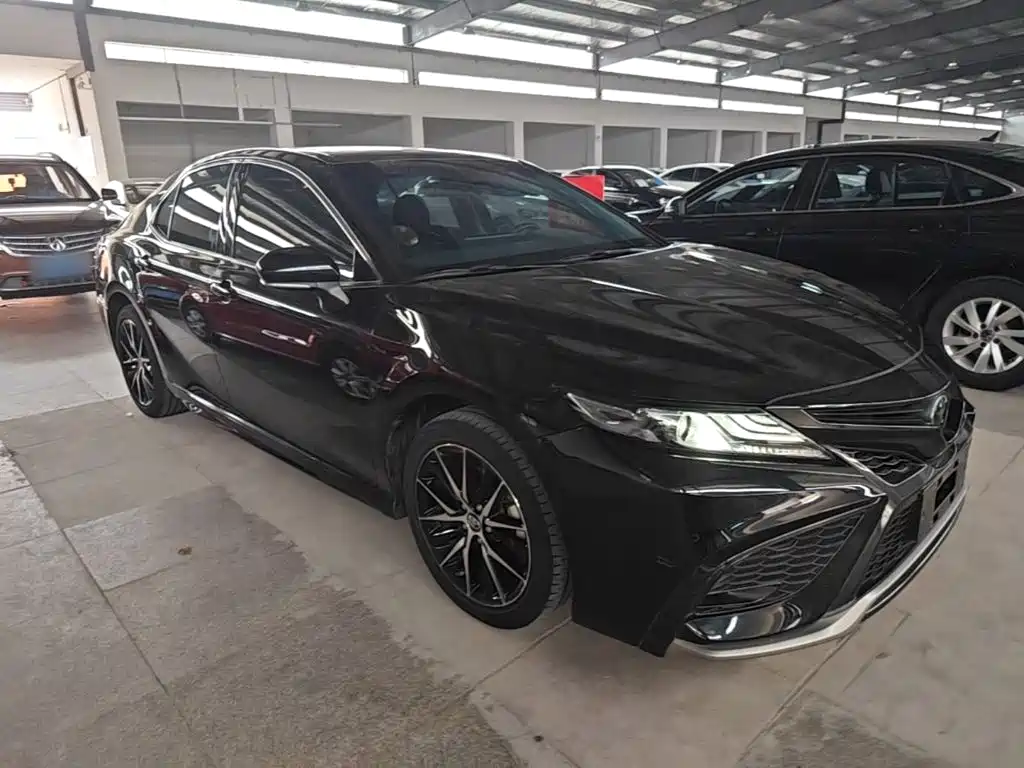 Toyota Camry 2021 — фото 4