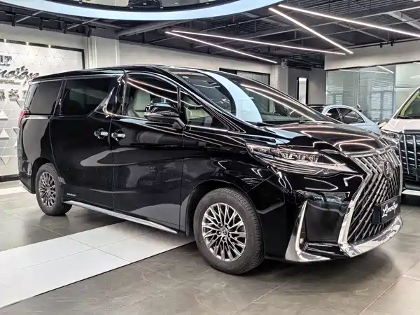 Lexus LM 2022