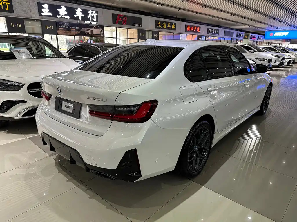 BMW 3 Series 2025 — фото 10