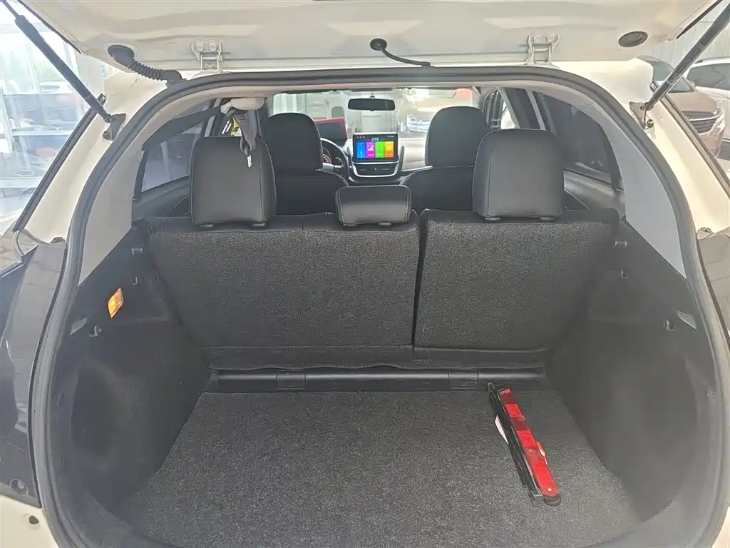 Toyota Yaris L 2023 — фото 19