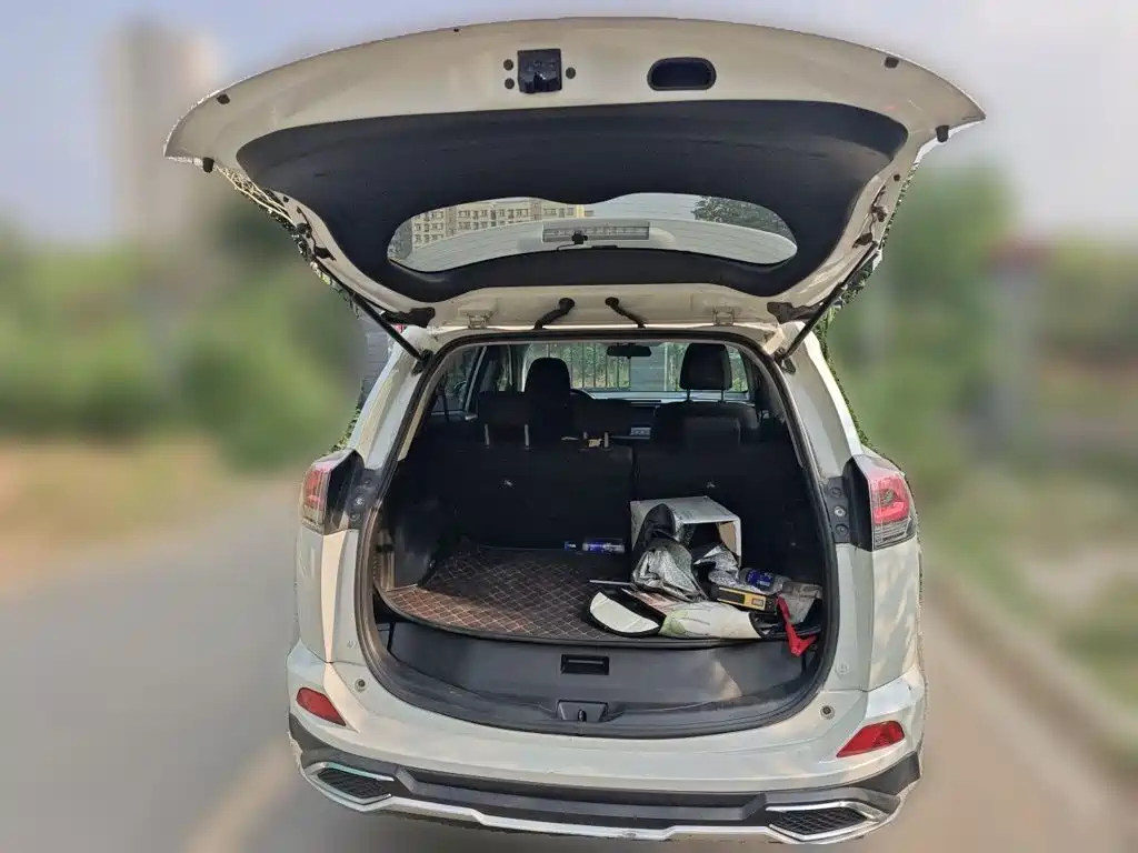 Toyota RAV4 2017 — фото 10
