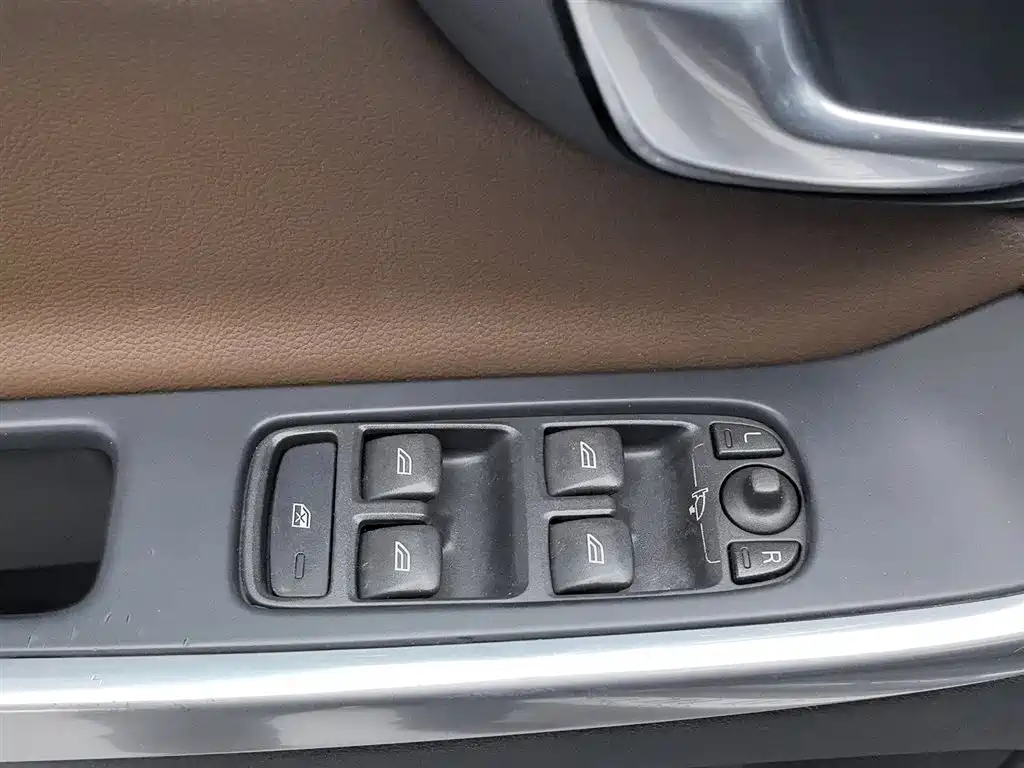 Volvo XC60 2015 — фото 9