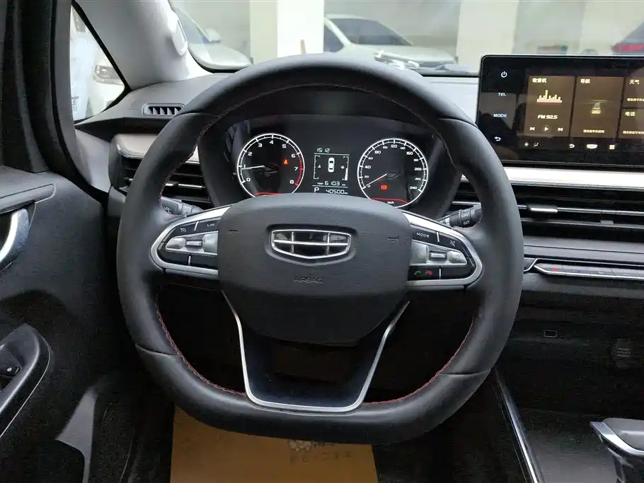 Geely Vision X3 2021 — фото 13