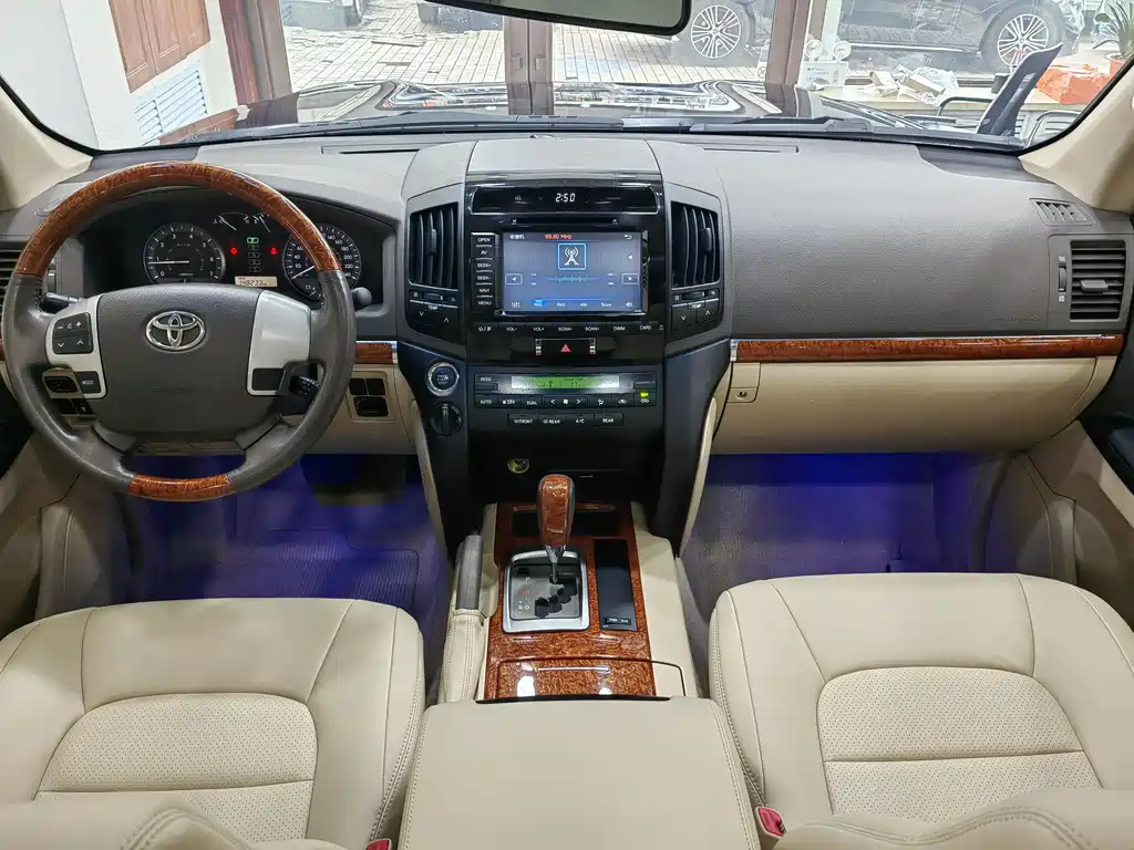 Toyota Land Cruiser 2015 — фото 9