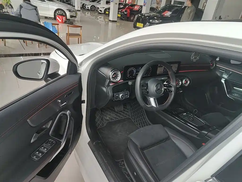 Mercedes-Benz A-Class 2024 — фото 16