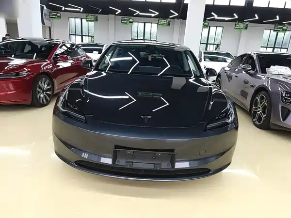 Tesla Model 3 2024