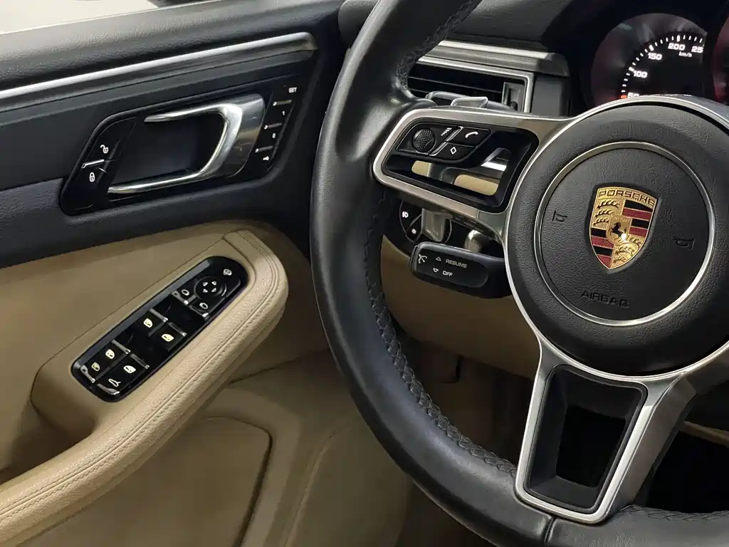 Porsche Macan 2018 — фото 12