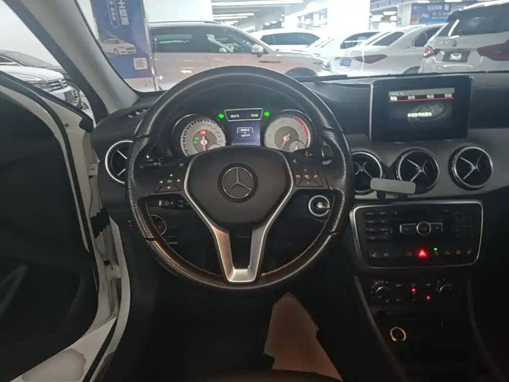 Mercedes-Benz GLA 2015 — фото 11
