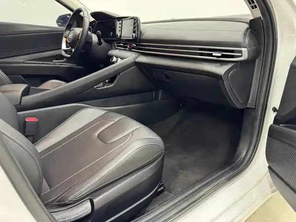 Hyundai Elantra 2023
