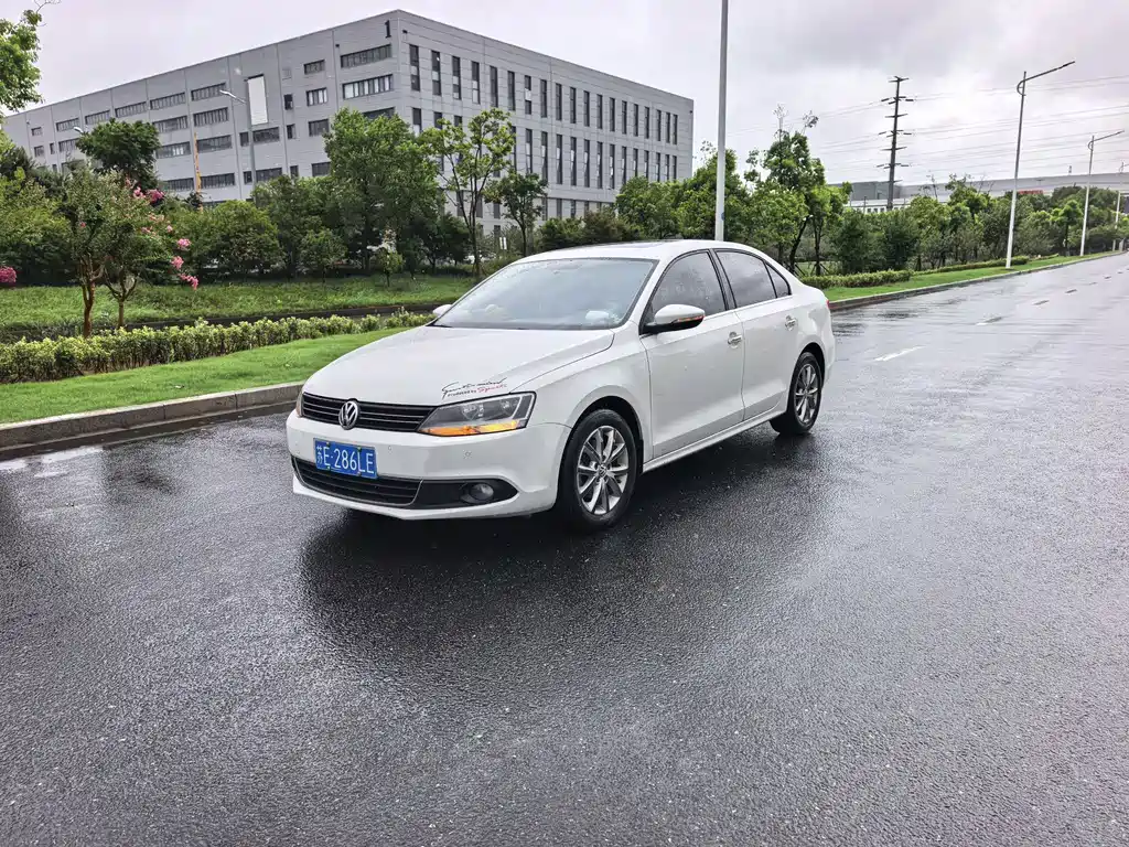 Volkswagen Sagitar 2013