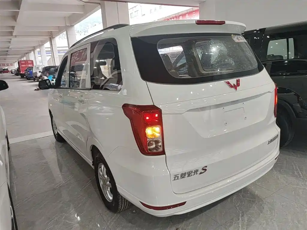 Wuling Hongguang 2020 — фото 5