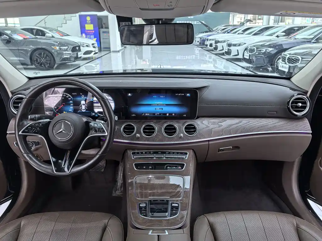 Mercedes-Benz E-Class 2023 — фото 6