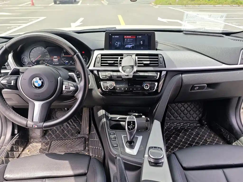 BMW 3 Series 2019 — фото 9