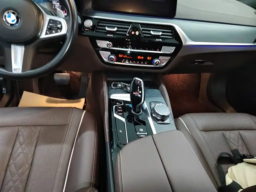 BMW 5 Series 2022 — фото 10