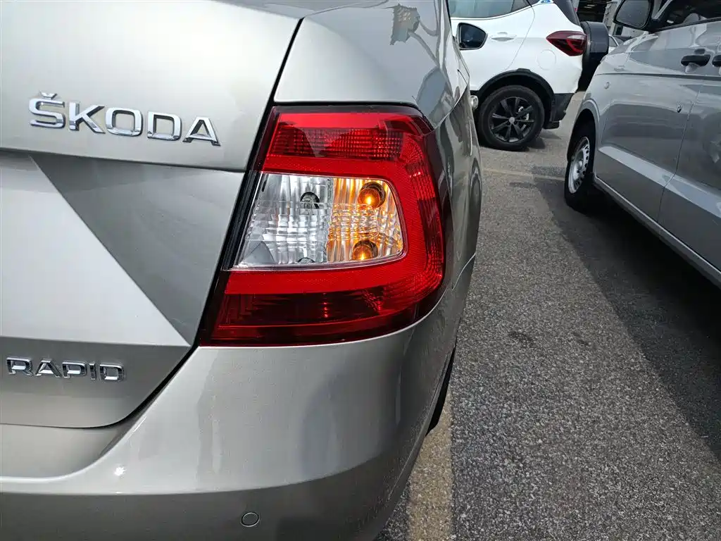 Skoda Rapid 2014 — фото 24