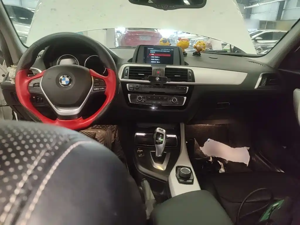 BMW 1 Series 2018 — фото 10