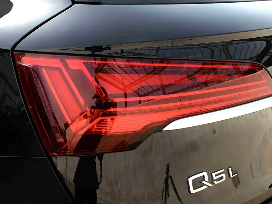 Audi Q5L 2022 — фото 13
