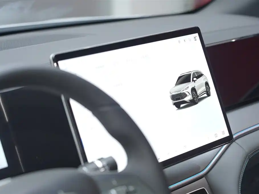 BYD L DM-i 2025 — фото 8