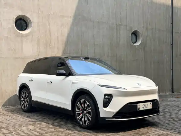 NIO ES8 2024