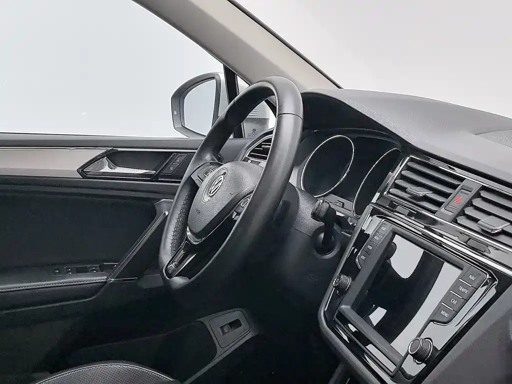 Volkswagen Tiguan L 2017 — фото 22
