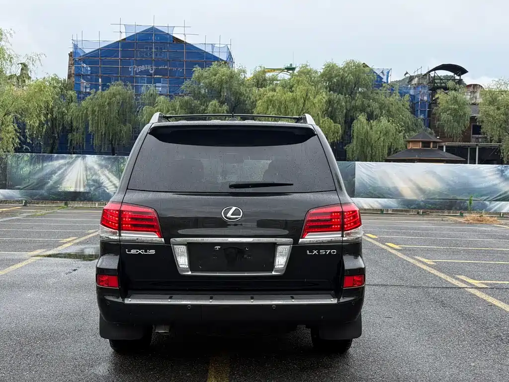 Lexus LX 2012