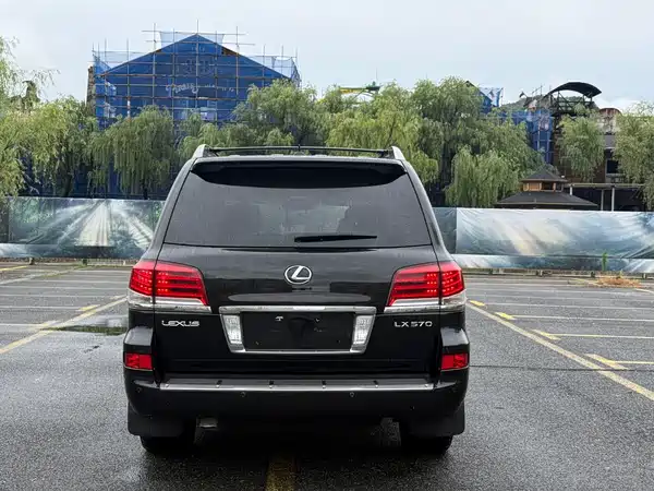 Lexus LX 2012