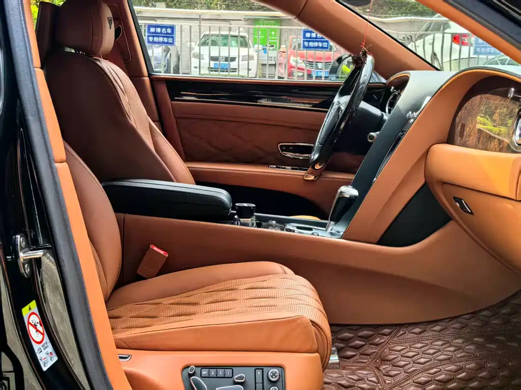 Bentley Flying Spur 2015 — фото 8
