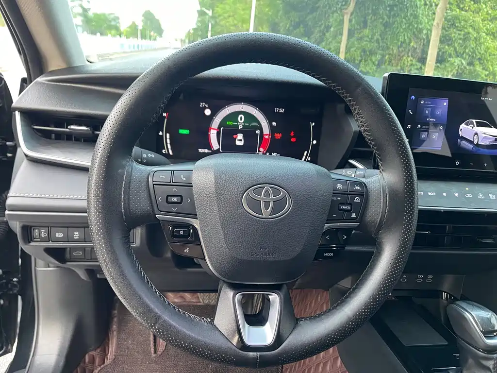 Toyota Camry 2024 — фото 25