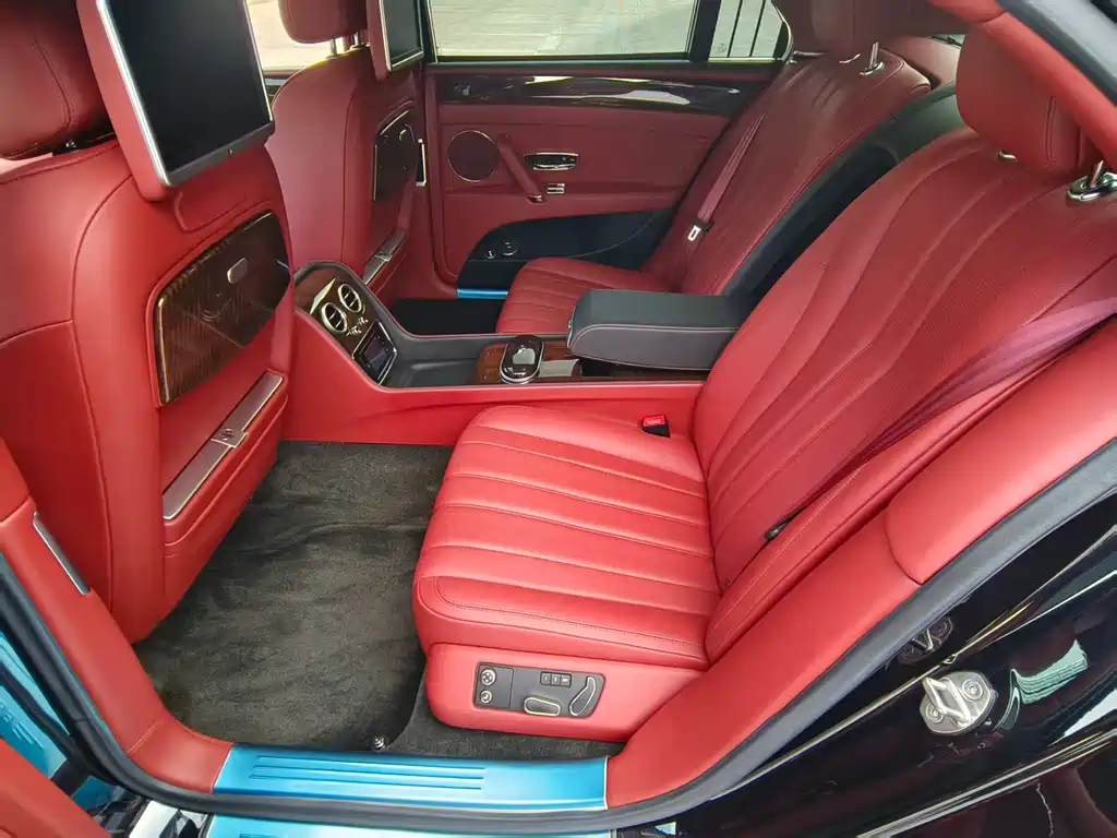Bentley Flying Spur 2015 — фото 9