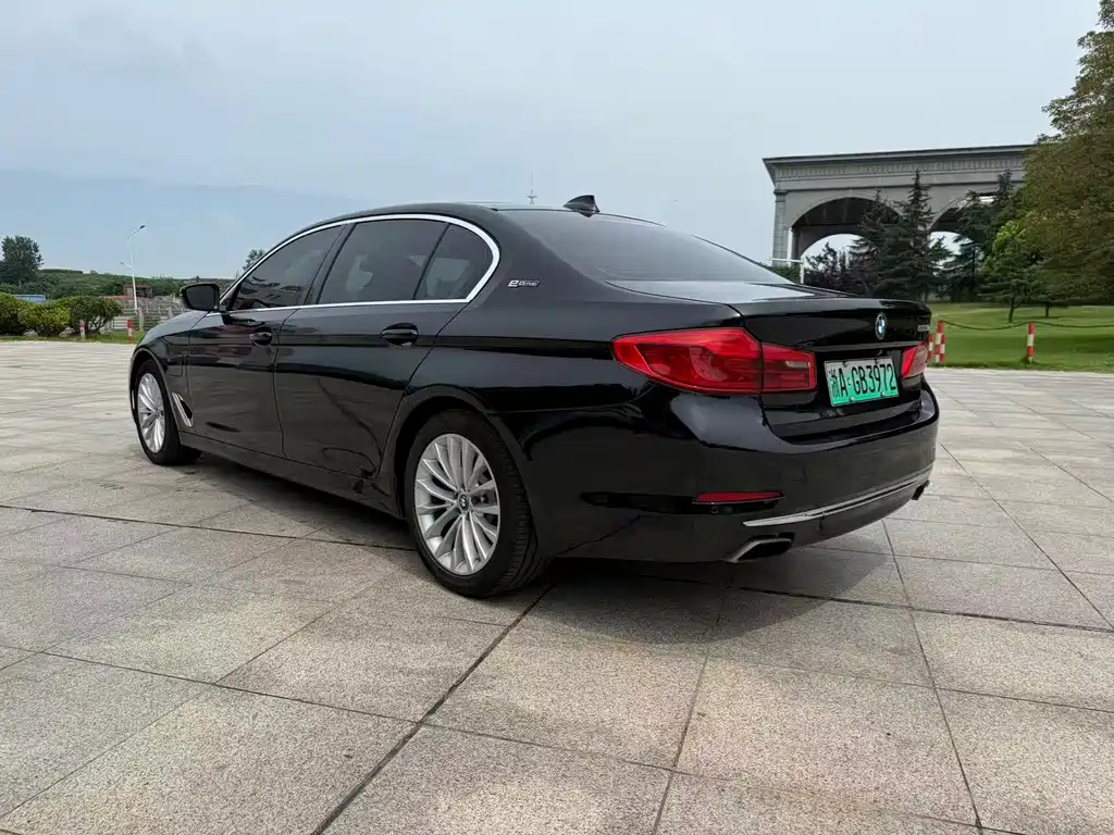 BMW 5 Series New Energy 2019 — фото 9