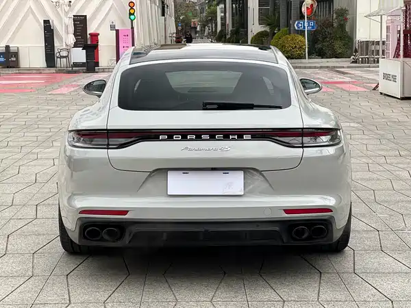 Porsche Panamera 2023