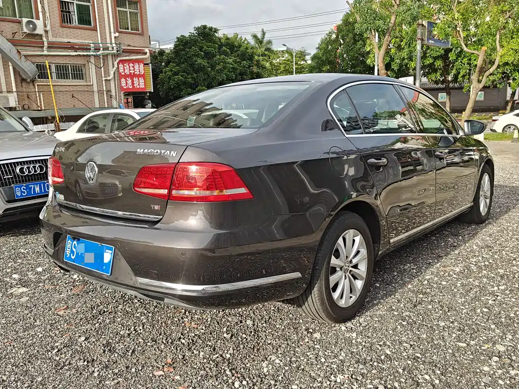 Volkswagen Magotan 2013