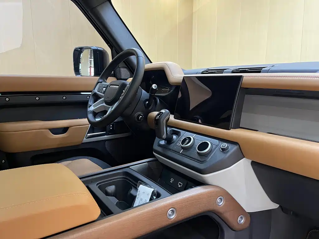 Land Rover Defender 2024 — фото 12