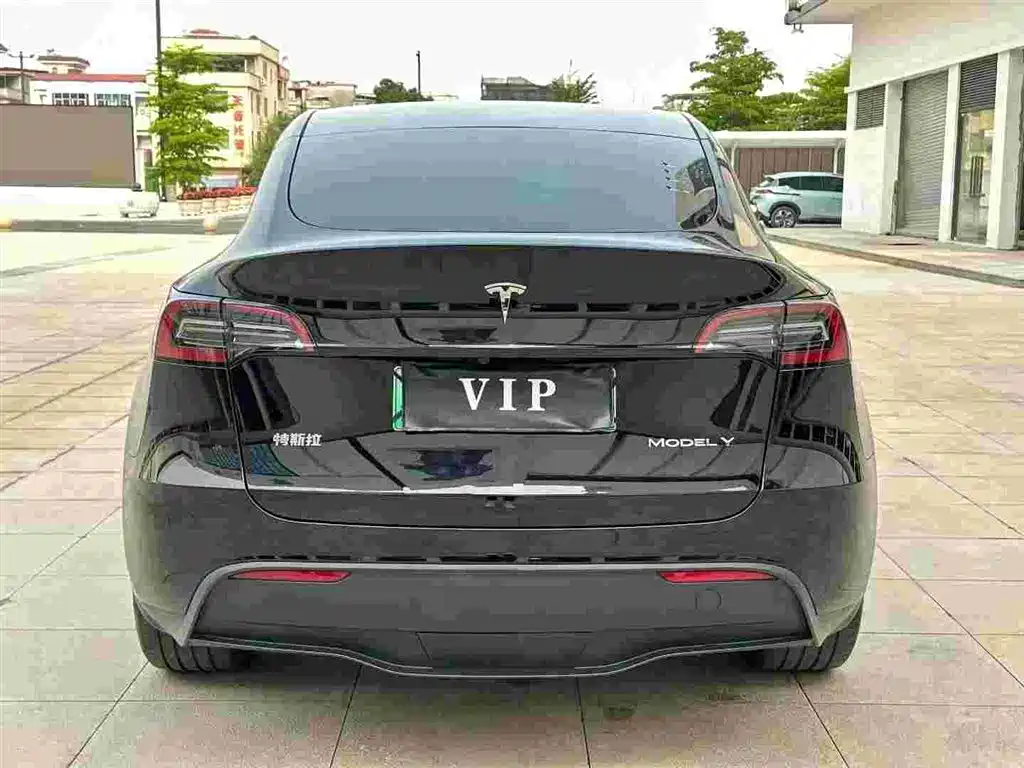 Tesla Model Y 2023 — фото 8