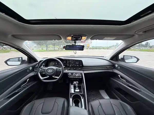 Hyundai Elantra 2024