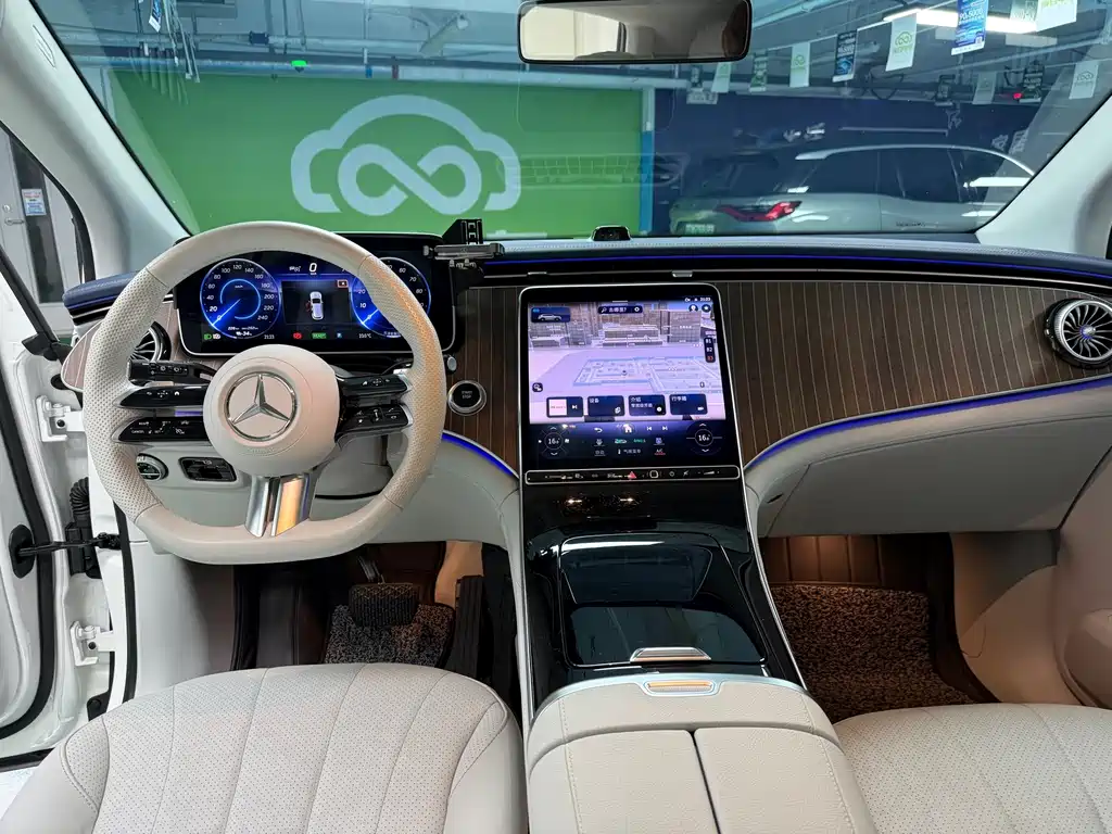 Mercedes-Benz EQE SUV 2024 — фото 15
