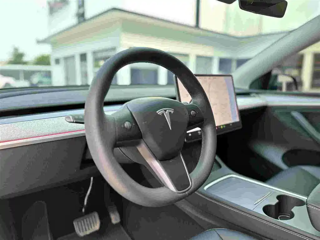 Tesla Model Y 2023 — фото 13