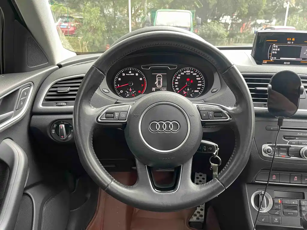 Audi Q3 2015 — фото 15