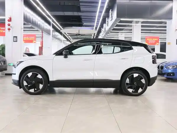 Volvo EX30 2025