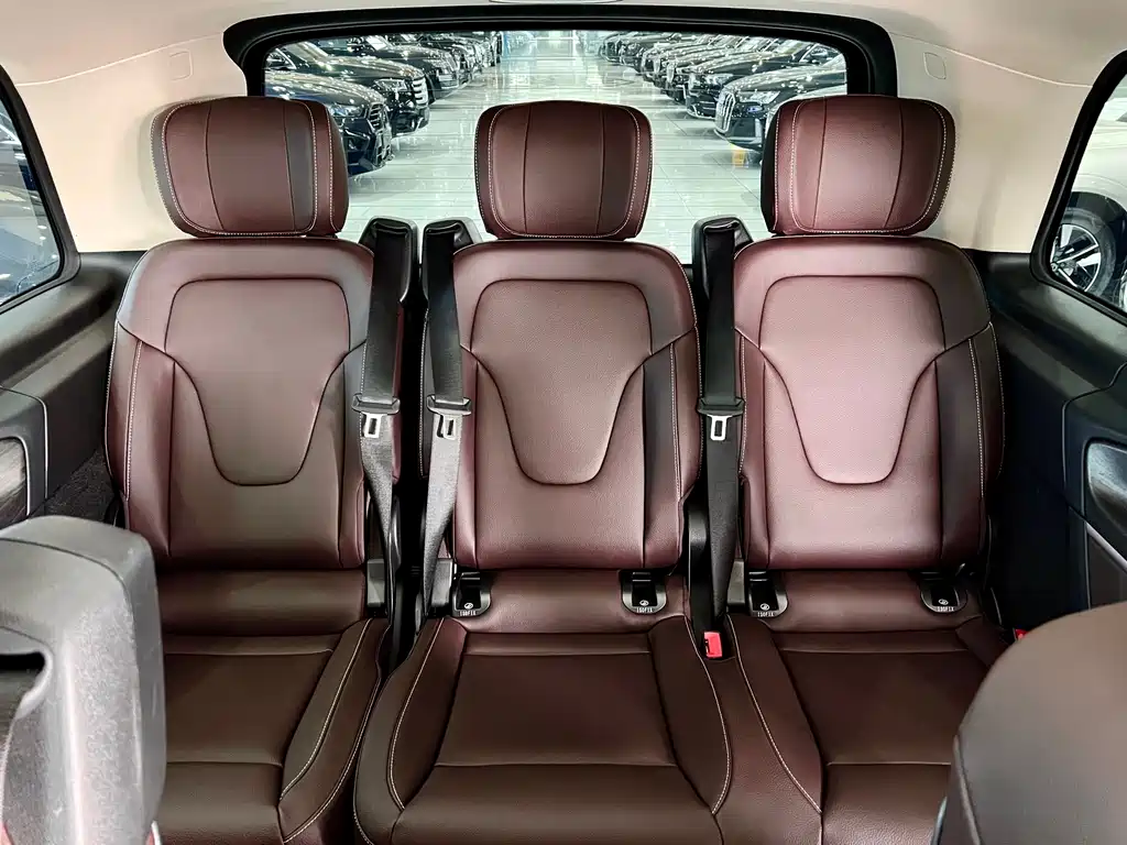 Mercedes-Benz V-Class 2025 — фото 11