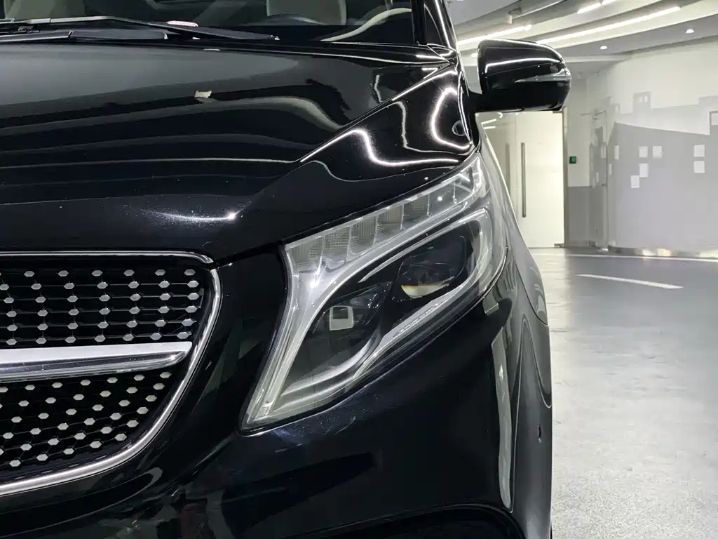 Mercedes-Benz V-Class 2021 — фото 16