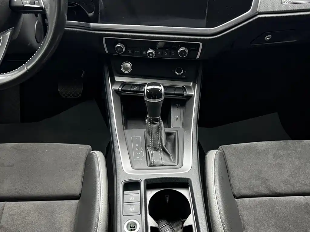 Audi Q3 2021 — фото 17