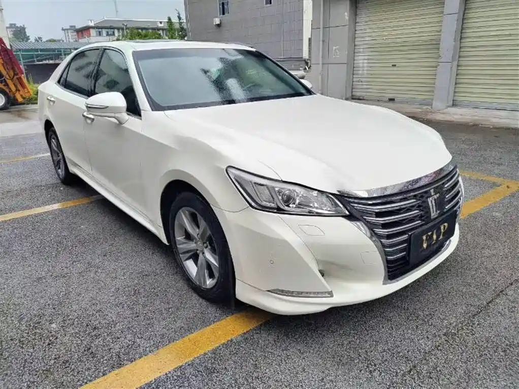 Toyota Crown 2015