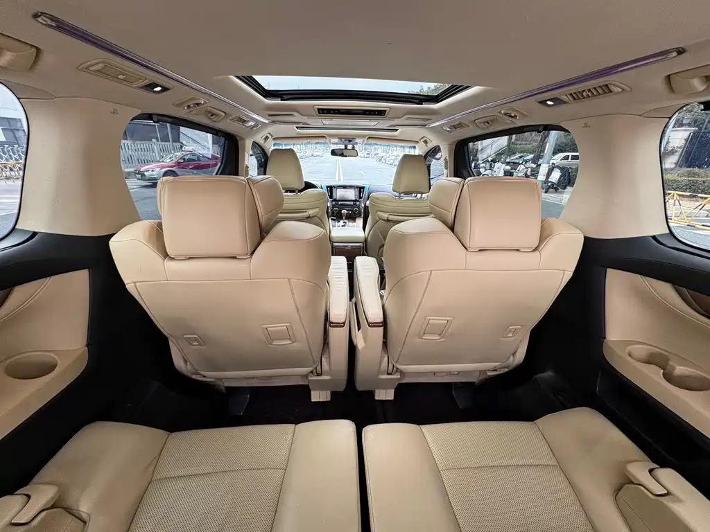 Toyota Alphard 2017 — фото 11