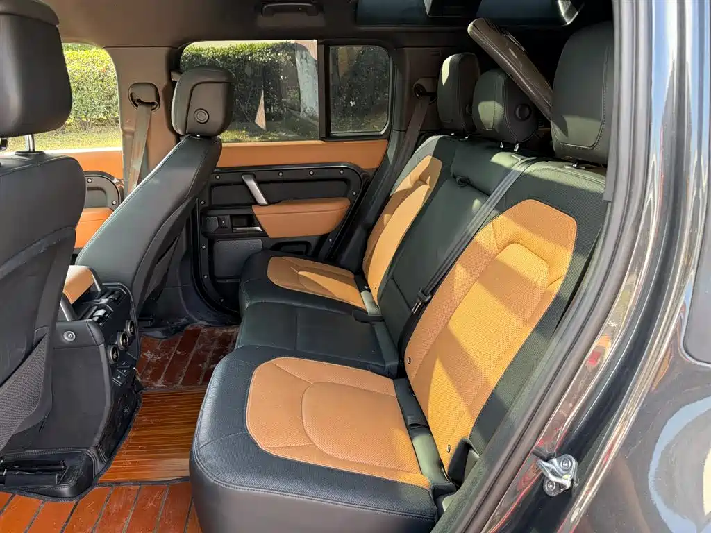 Land Rover Defender 2023 — фото 10