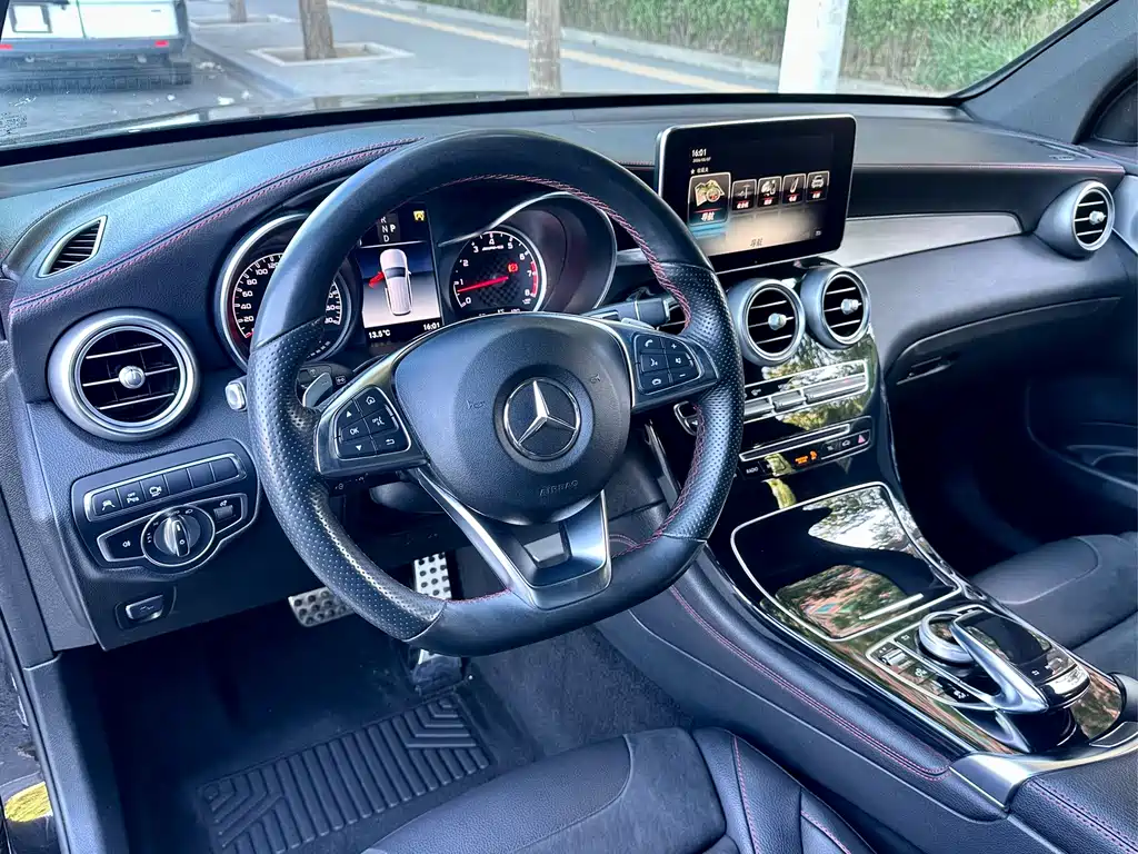 Mercedes-Benz GLC AMG 2018 — фото 11